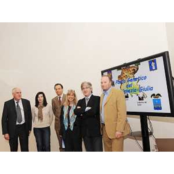 Maria Cristina Pedicchio (Presidente Centro Biomedicina molecolare Trieste) e Renzo Tondo (Presidente Friuli Venezia Giulia) nel corso della presentazione dei risultati del progetto "Parco genetico del Friuli Venezia Giulia". (Trieste 11/05/10)