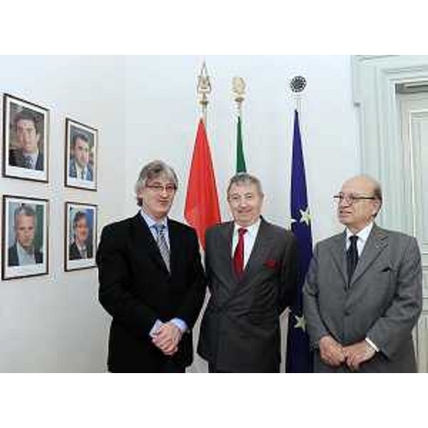 Renzo Tondo (Presidente Friuli Venezia Giulia), Philippe Bianchi (Ambasciatore Principato di Monaco in Italia) e Aldo Pianciamore (Console onorario) nella sede della Regione. (Trieste 11/05/10)