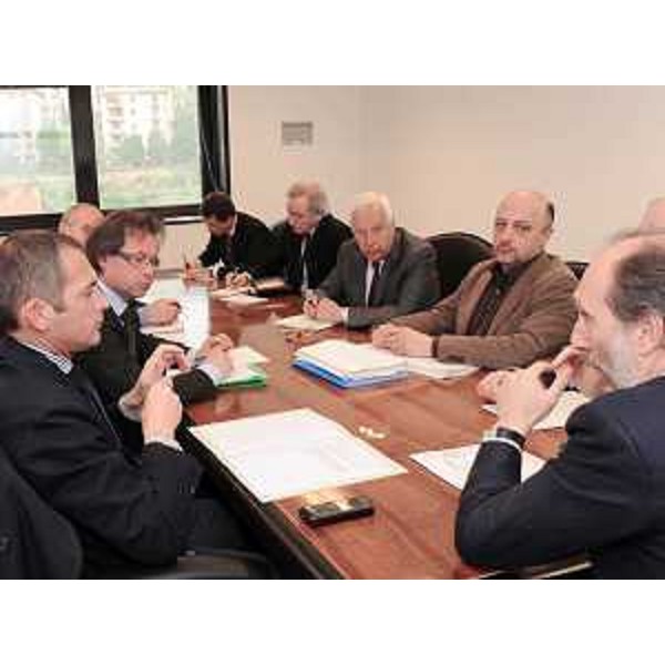 Riccardo Riccardi (Assessore regionale Viabilità e Trasporti) con gli assessori provinciali ai Trasporti di Trieste, Udine e Pordenone sulla proroga dei contratti di servizio per il TPL su gomma in scadenza a fine 2010. (Trieste 11/05/10)