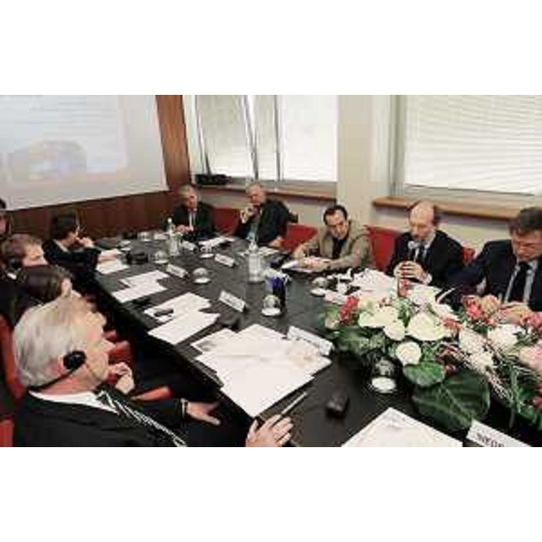 Riccardo Riccardi (Assessore regionale Viabilità e Trasporti) e Gerhard Doerfler (Governatore Carinzia) nella riunione per la costituzione del Gruppo di lavoro misto di negoziazione con l'Ue sull'autotrasporto, tra Regione FVG, Carinzia, CCIAA di Udine e Camera dell'Economia carinziana. (Udine 14/05/10)