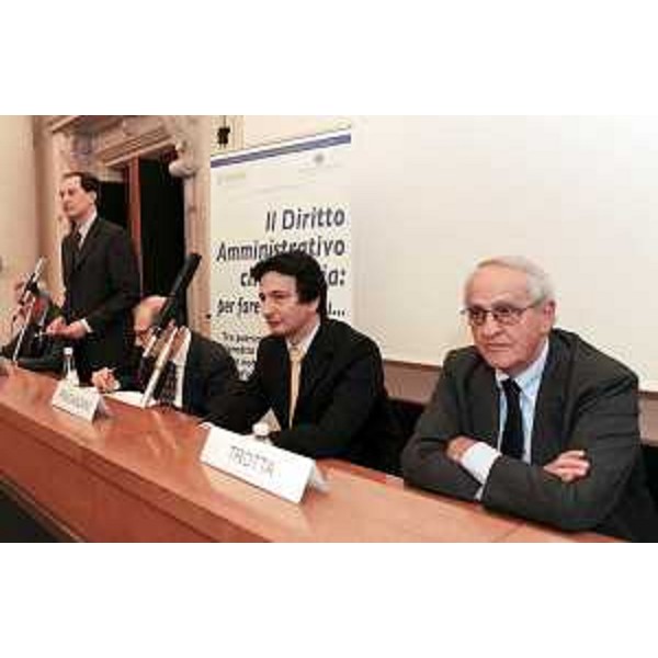 Luca Ciriani (Vicepresidente FVG) interviene al convegno "Tra patrimonio e processo. L'eredità scientifica di un nobile Maestro: a cent'anni dalla nascita e a quaranta dalla morte di Enrico Guicciardi", al Castello di Udine. (Udine 14/05/10)