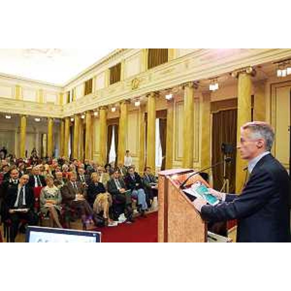 Riccardo Illy (Presidente Regione Friuli Venezia Giulia) al Convegno organizzato per i 150 anni dell'IRCCS Burlo Garofolo. (Trieste 18/11/06)