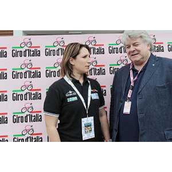 Chiara Cainero (Campionessa Tiro a volo) ed Elio De Anna (Assessore regionale Sport) alla tappa Mestre-Zoncolan del 93° Giro d'Italia. (Monte Zoncolan 23/05/10)