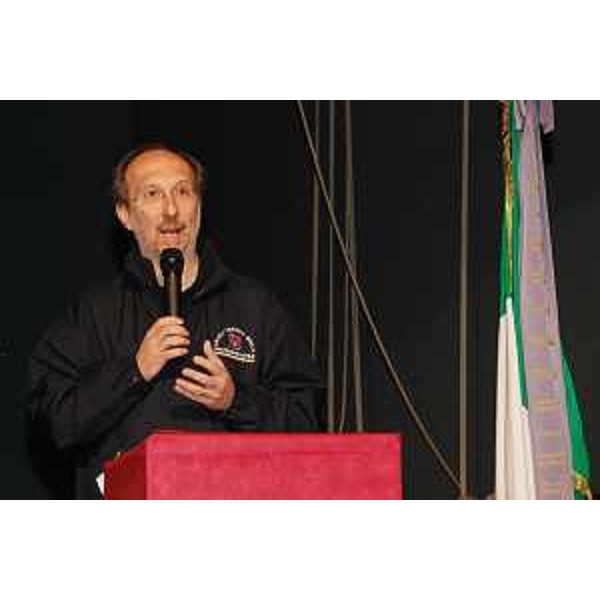 Riccardo Riccardi (Assessore regionale Protezione civile) nel corso della cerimonia di conferimento della cittadinanza onoraria di Chiusaforte al Soccorso alpino della Guardia di Finanza di Sella Nevea e alla Delegazione regionale del Corpo nazionale del Soccorso alpino e speleologico. (Chiusaforte 22/05/10)