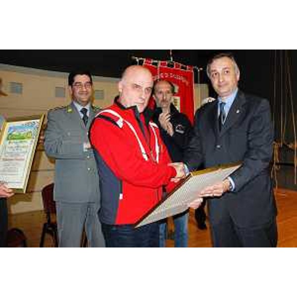 Guido Zelano (Comandante provinciale Guardia di Finanza), Graziano Brocca (Delegazione regionale Corpo nazionale Soccorso alpino e speleologico), Riccardo Riccardi (Assessore regionale Protezione civile) e Luigi Marcon (Sindaco Chiusaforte). (Chiusaforte 22/05/10)