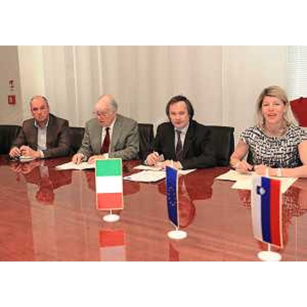 Federica Seganti (Assessore regionale Relazioni internazionali e comunitarie) nel corso della presentazione del progetto di "JezikLingua". (Trieste 24/05/10)