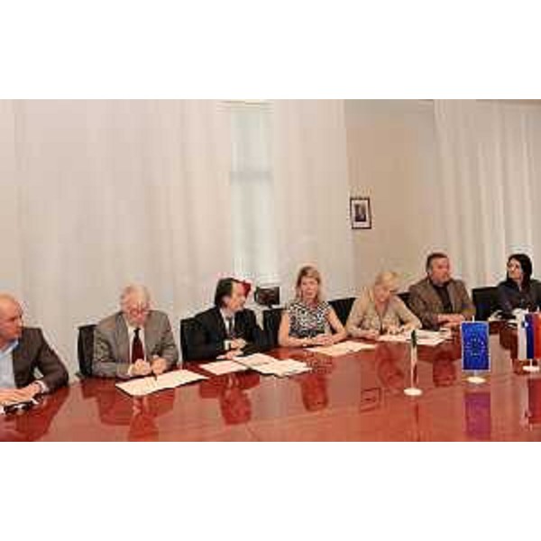 Federica Seganti (Assessore regionale Relazioni internazionali e comunitarie) nel corso della presentazione del progetto di "JezikLingua". (Trieste 24/05/10)