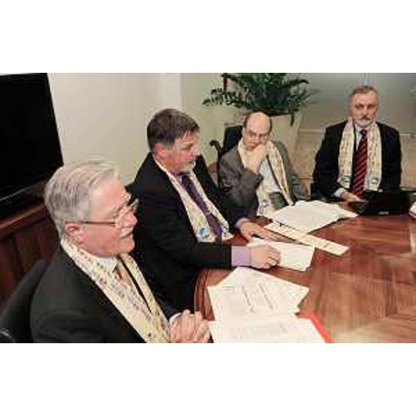 Vladimir Kosic (Assessore regionale Salute) alla presentazione degli atleti che parteciperanno alla 13a edizione dei Giochi europei riservati ai pazienti operati di trapianto di cuore e polmoni. (Udine 25/05/10)