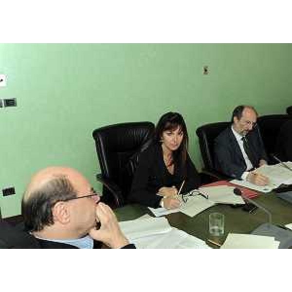 Vladimir Kosic (Assessore regionale Salute, Integrazione sociosanitaria e Politiche sociali), Angela Brandi (Assessore regionale Lavoro, Università e Ricerca, delegato Pari opportunità e Politiche giovanili) e Riccardo Riccardi (Assessore regionale Mobilità e Infrastrutture di Trasporto, delegato Protezione civile) in riunione di Giunta, nella sede del Consiglio regionale. (Trieste 04/06/10)