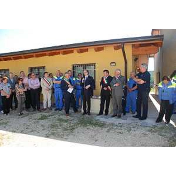 Riccardo Riccardi (Assessore regionale Protezione civile) e Gerardo Marcolini (Sindaco Prepotto) all'inaugurazione della sede della Protezione civile di Prepotto. (Prepotto 05/06/10)