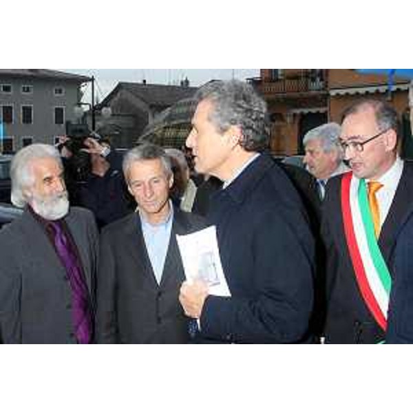 Riccardo Illy (Presidente Regione Friuli Veneizia Giulia) con Francesco Rutelli (Vicepresidente del Consiglio e Ministro per i Beni e le Attività Culturali) e Alviano Scarel (Sindaco di Aquileia) ritratti in occasione dell'inconrto per il rilancio di Aquileia (Aquileia 20/11/06)