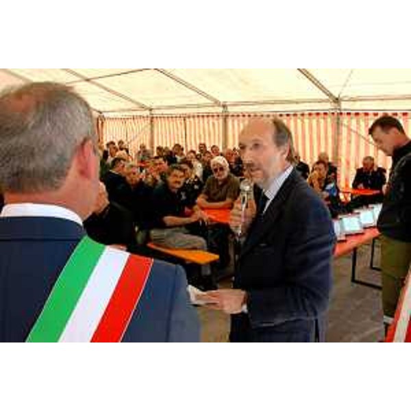 Riccardo Riccardi (Assessore regionale Mobilità e Infrastrutture di Trasporto, delegato Protezione civile) nel corso dell'inaugurazione del Centro polifunzionale di Ugovizza. (Ugovizza 05/06/10)