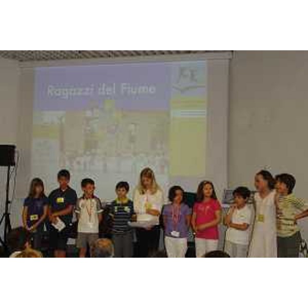 Bambini partecipanti al Progetto comunitario Comenius Regio CRE.A.RE. (CREscere e Apprendere in REte) al Centro culturale Julius Kugy di Tarvisio. (Tarvisio 07/06/10) 