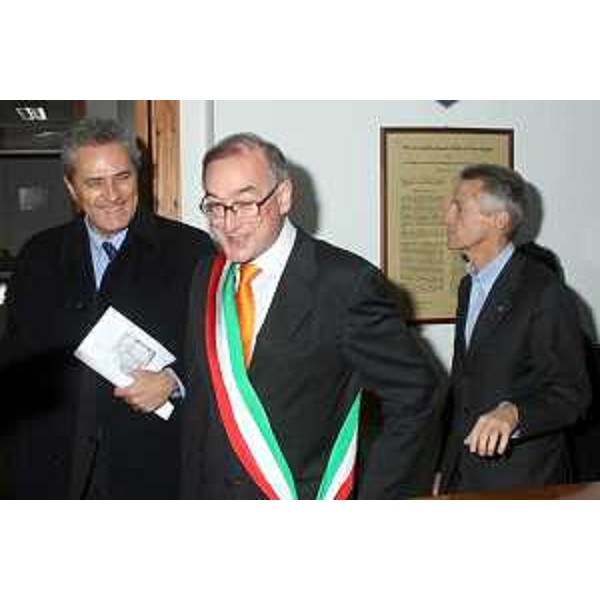 Riccardo Illy (Presidente Regione Friuli Veneizia Giulia) con Francesco Rutelli (Vicepresidente del Consiglio e Ministro per i Beni e le Attività Culturali) e Alviano Scarel (Sindaco di Aquileia) ritratti in occasione dell'inconrto per il rilancio di Aquileia (Aquileia 20/11/06)