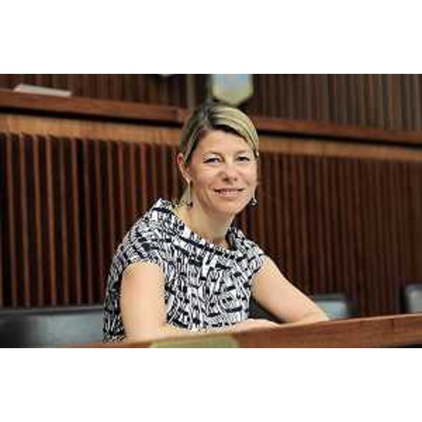Federica Seganti (Assessore regionale Pianificazione territoriale, Autonomie locali e Sicurezza, Relazioni internazionali e comunitarie) in Consiglio regionale. (Trieste 07/06/10)