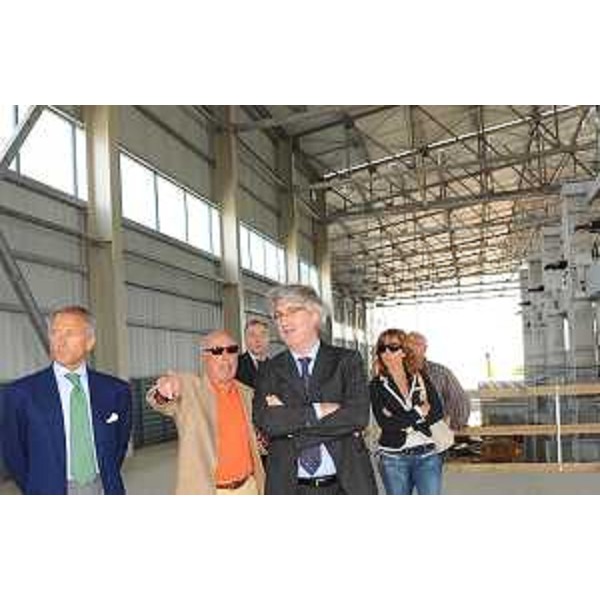 Cesare Strisino (Presidente Consorzio sviluppo industriale Aussa-Corno), Giorgio Sangalli (Imprenditore) e Renzo Tondo (Presidente Friuli Venezia Giulia) nel cantiere dell'impianto per la produzione di vetro della Società Sangalli. (San Giorgio di Nogaro 08/06/10)