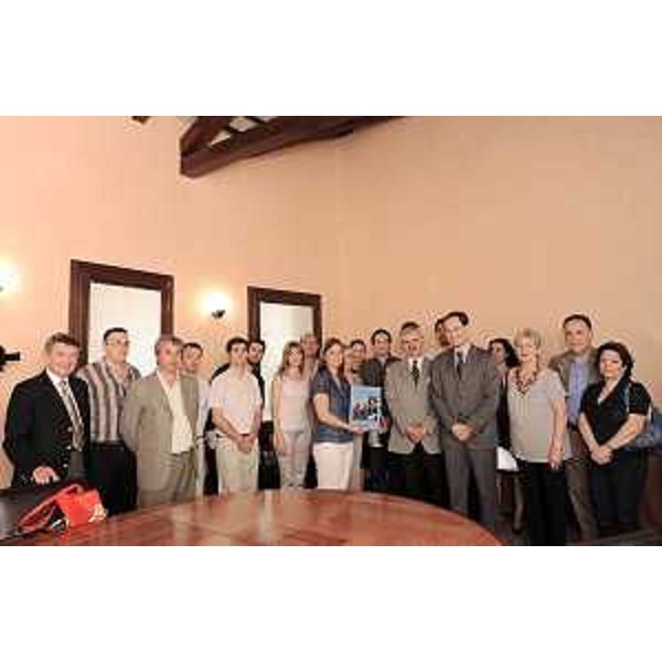 Luca Ciriani (Vicepresidente FVG e Assessore regionale Attività produttive) incontra la delegazione di imprenditori di Buenos Aires e rappresentanti del ministero della Produzione dell'Argentina per il progetto "Samba" - Formazione e PMI manifatturiere per lo Sviluppo dell'Area Metropolitana di Buenos Aires. (Pordenone 09/06/10)