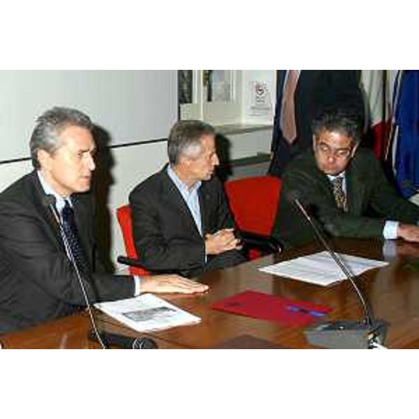 Riccardo Illy (Presidente Regione Friuli Veneizia Giulia) con Francesco Rutelli (Vicepresidente del Consiglio e Ministro per i Beni e le Attività Culturali) e Roberto Antonaz (Assessore regionale all’istruzione, cultura, sport e pace) ritratti in occasione dell'inconrto per il rilancio di Aquileia (Aquileia 20/11/06)