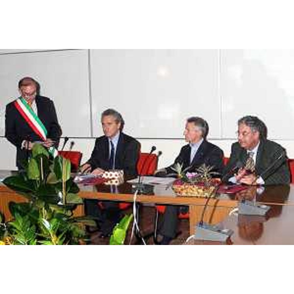 Riccardo Illy (Presidente Regione Friuli Veneizia Giulia) con Roberto Antonaz (Assessore regionale all’istruzione, cultura, sport e pace), Francesco Rutelli (Vicepresidente del Consiglio e Ministro per i Beni e le Attività Culturali) e Alviano Scarel (Sindaco di Aquileia) ritratti in occasione dell'inconrto per il rilancio di Aquileia (Aquileia 20/11/06)