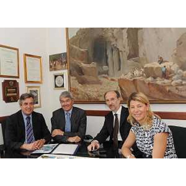 Giorgio Ret (Sindaco Duino Aurisina), Roberto Castelli (Vice ministro Infrastrutture e Trasporti), Riccardo Riccardi (Assessore regionale Viabilità e Trasporti) e Federica seganti (Assessore regionale Relazioni internazionali e comunitarie) nel Municipio di Duino Aurisina. (Trieste 15/06/10)