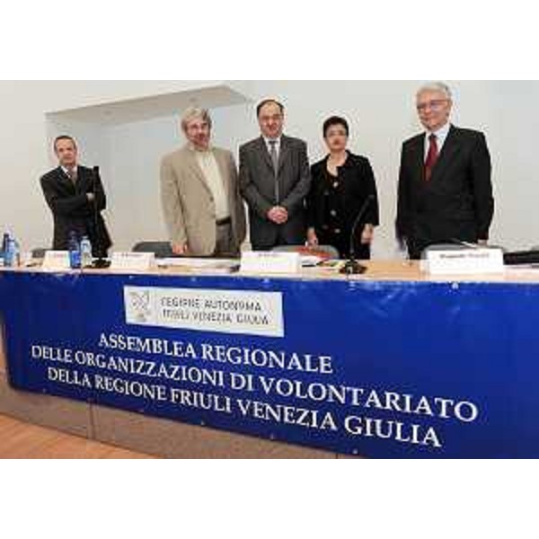 Roberto Molinaro (Assessore regionale Istruzione e Cultura) con Mariangela Fantin (Presidente Centro Servizi Volontariato FVG) e Augusto Murgia (Presidente Comitato Gestione Fondo speciale Volontariato) alla decima Assemblea delle organizzazioni del volontariato della regione Friuli Venezia Giulia, alla Stazione Marittima di Trieste. (Trieste 19/06/10)