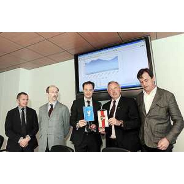 Fabio Marchetti (Vicepresidente Provincia Udine), Riccardo Riccardi (Assessore regionale Viabilità e Trasporti), Luca Ciriani (Vicepresidente FVG e Assessore regionale Attività produttive), Gerhard Doerfler (Governatore Carinzia) e Renato Carlantoni (Sindaco Tarvisio) alla presentazione del programma per l'inaugurazione della nuova tratta della ciclovia Alpe Adria. (Udine 22/06/10)
