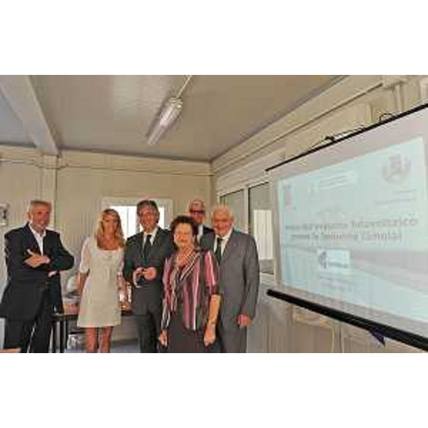 Renzo Tondo (Presidente Friuli Venezia Giulia) visita uno stabilimento della Cimolai SpA, nella zona industriale dell'Aussa Corno. (San Giorgio di Nogaro 23/06/10)
