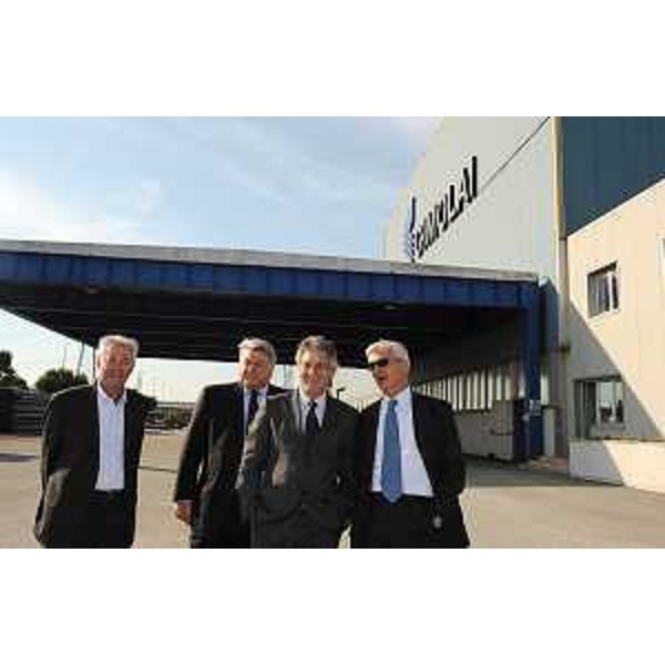 Renzo Tondo (Presidente Friuli Venezia Giulia) ed Elio De Anna (Assessore regionale Ambiente, Lavori pubblici, Sport) visitano uno stabilimento della Cimolai SpA, nella zona industriale dell'Aussa Corno. (San Giorgio di Nogaro 23/06/10)