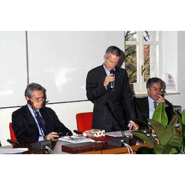 Riccardo Illy (Presidente Regione Friuli Veneizia Giulia) con Roberto Antonaz (Assessore regionale all’istruzione, cultura, sport e pace) e Francesco Rutelli (Vicepresidente del Consiglio e Ministro per i Beni e le Attività Culturali) ritratti in occasione dell'inconrto per il rilancio di Aquileia (Aquileia 20/11/06)