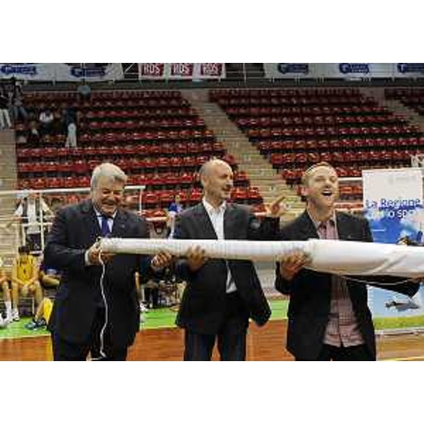 Elio De Anna (Assessore regionale Sport) alla cerimonia di chiusura dei Giochi della Gioventù di Alpe Adria. (Pordenone 24/06/10)