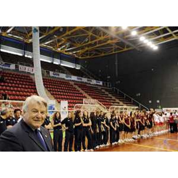 Elio De Anna (Assessore regionale Sport) alla cerimonia di chiusura dei Giochi della Gioventù di Alpe Adria. (Pordenone 24/06/10)