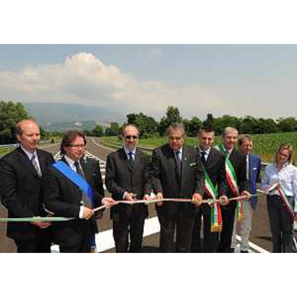 Riccardo Riccardi (Assessore Viabilità e Trasporti) all'inaugurazione della bretella di Caneva (PN), asse viario di due chilometri prolungamento verso nord ovest della bretella che attualmente collega la A28, dallo svincolo di Sacile Ovest a Cornadella sulla SS 13. (Caneva 25/06/10)