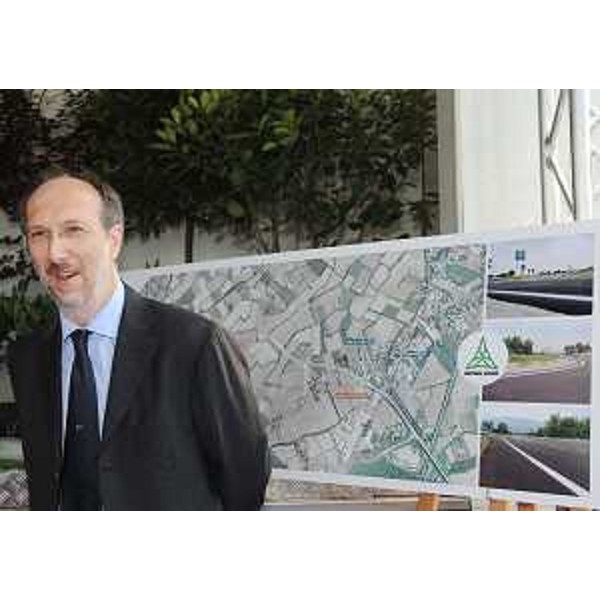 Riccardo Riccardi (Assessore Viabilità e Trasporti) all'inaugurazione della bretella di Caneva (PN), asse viario di due chilometri prolungamento verso nord ovest della bretella che attualmente collega la A28, dallo svincolo di Sacile Ovest a Cornadella sulla SS 13. (Caneva 25/06/10)