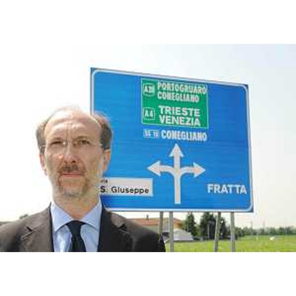 Riccardo Riccardi (Assessore Viabilità e Trasporti) all'inaugurazione della bretella di Caneva (PN), asse viario di due chilometri prolungamento verso nord ovest della bretella che attualmente collega la A28, dallo svincolo di Sacile Ovest a Cornadella sulla SS 13. (Caneva 25/06/10)