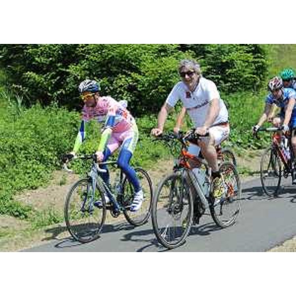 Ivan Basso (Vincitore Giro d'Italia) e Renzo Tondo (Presidente Friuli Venezia Giulia) sulla pista ciclabile Arnoldstein-Thoerl Maglern, ultima tratta di connessione in territorio austriaco della CAAR-"Ciclovia Alpe Adria Radweg". (Villaco 27/06/10)