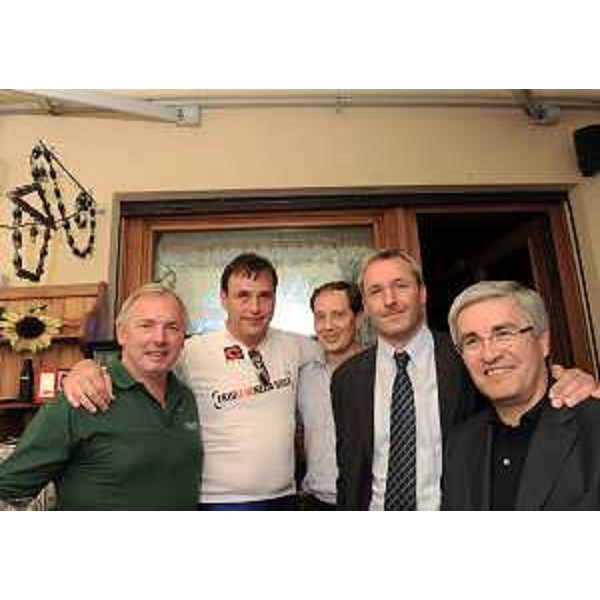 Gerhard Doerfler (Governatore Carinzia), Renato Carlantoni (Sindaco Tarvisio), Luca Ciriani (Vicepresidente FVG e Assessore regionale Attività produttive), Franco Baritussio (Consigliere regionale) e Pietro Fontanini (Presidente Provincia Udine) all'arrivo della pedalata cicloturistica inaugurale della CAAR-"Ciclovia Alpe Adria Radweg". (Tarvisio 27/06/10)