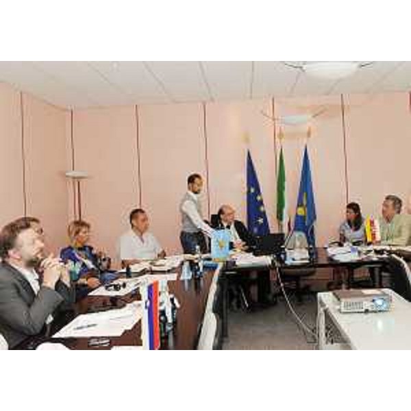 Vladimir Kosic (Assessore regionale Salute) con l'Assemblea del Membri ed il Comitato esecutivo di Sanicademia, organismo tra Carinzia, Veneto, Friuli Venezia Giulia e Slovenia per la promozione dell'integrazione sanitaria transnazionale. (Gorizia 28/06/10)