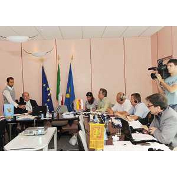 Vladimir Kosic (Assessore regionale Salute) con l'Assemblea del Membri ed il Comitato esecutivo di Sanicademia, organismo tra Carinzia, Veneto, Friuli Venezia Giulia e Slovenia per la promozione dell'integrazione sanitaria transnazionale. (Gorizia 28/06/10)