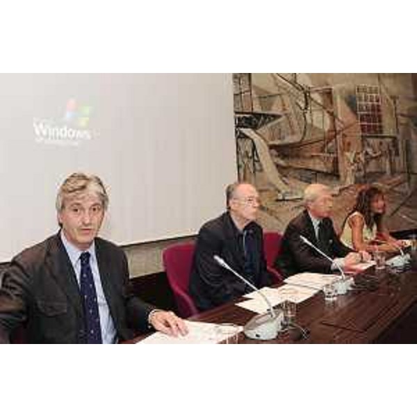 Renzo Tondo (Presidente Friuli Venezia Giulia) al convegno "Euroregione senza confini: quali obiettivi?", alla Camera di Commercio di Udine. (Udine 28/06/10)