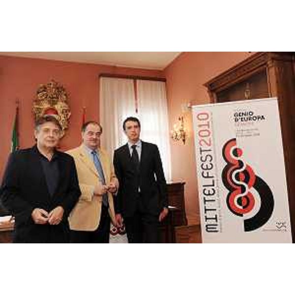 Antonio Devetag (Presidente Mittelfest), Roberto Molinaro (Assessore regionale Cultura) e Stefano Balloch (Sindaco Cividale del Friuli) alla presentazione della diciannovesima edizione del Mittelfest di Cividale intitolata "Genio d'Europa. Démoni". (Cividale 06/07/10)