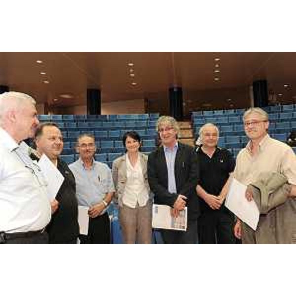 Renzo Tondo (Presidente Friuli Venezia Giulia) con sindaci di Comuni montani del FVG alla Conferenza dei sindaci per la legge di riordino delle funzioni amministrative delle Comunità montane. (Udine 07/07/10)