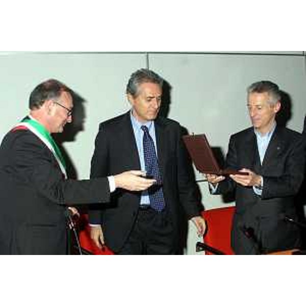 Riccardo Illy (Presidente Regione Friuli Veneizia Giulia) con Francesco Rutelli (Vicepresidente del Consiglio e Ministro per i Beni e le Attività Culturali) e Alviano Scarel (Sindaco di Aquileia) ritratti in occasione dell'inconrto per il rilancio di Aquileia (Aquileia 20/11/06)