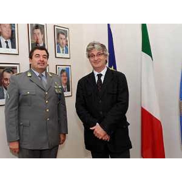 Pier Luigi Mancuso (Colonnello Comandante provinciale Guardia di Finanza Trieste) e Renzo Tondo (Presidente Friuli Venezia Giulia) nella sede della Regione. (Trieste 08/07/10)