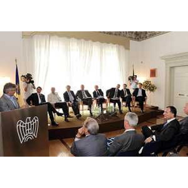 Renzo Tondo (Presidente della regione Friuli Venezia Giulia) relatore alla Tavola rotonda sul tema "Internazionalizzazione dell'impresa". (Udine, 15/07/2010)