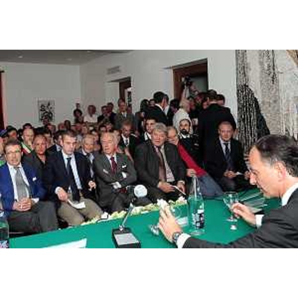 Il ministro degli Affari Esteri Franco Frattini durante il suo intervento al convegno su Giacomo Ceconi di Montececon al castello di Pielungo di Vito d'Asio. (Pielungo, 15/07/2010)