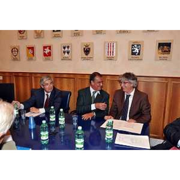 Renzo Tondo (Presidente della Regione Friuli Venezia Giulia) con l'on. Roberto Calderoli (Ministro per la Semplificazione normativa) e Pietro Fontanini (presidente Provincia di Udine). (Roma, 22/07/2010) 