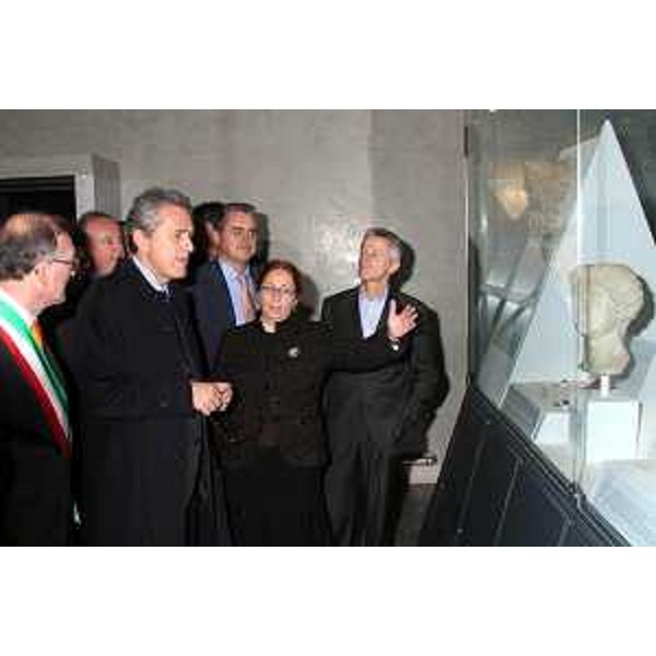 Riccardo Illy (Presidente Regione Friuli Veneizia Giulia) con Francesco Rutelli (Vicepresidente del Consiglio e Ministro per i Beni e le Attività Culturali) e Alviano Scarel (Sindaco di Aquileia) ritratti in occasione dell'inconrto per il rilancio di Aquileia (Aquileia 20/11/06)