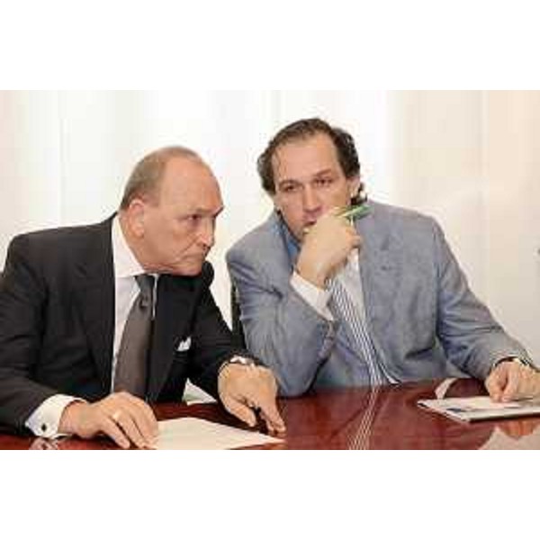 Sergio Dressi (Presidente Aeroporto FVG) e Roberto Menia (sottosegretario all’Ambiente) durante la conferenza stampa. (Trieste, 28/07/2010) 