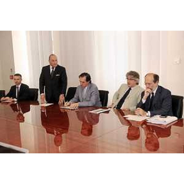 Renzo Tondo (Presidente della Regione Friuli Venezia Giulia), Riccardo Riccardi (Assessore regionale Mobilità), Sergio Dressi (Presidente Aeroporto FVG) e Roberto Menia (sottosegretario all'Ambiente) durante la conferenza stampa. (Trieste, 28/07/2010) 