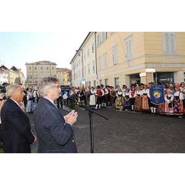 Renzo Tondo (Presidente Friuli Venezia Giulia) interviene nel corso dell'inaugurazione delle opere di abbellimento urbano e della pedonalizzazione di una parte importante del centro storico a Gorizia. (Gorizia 04/08/10)
